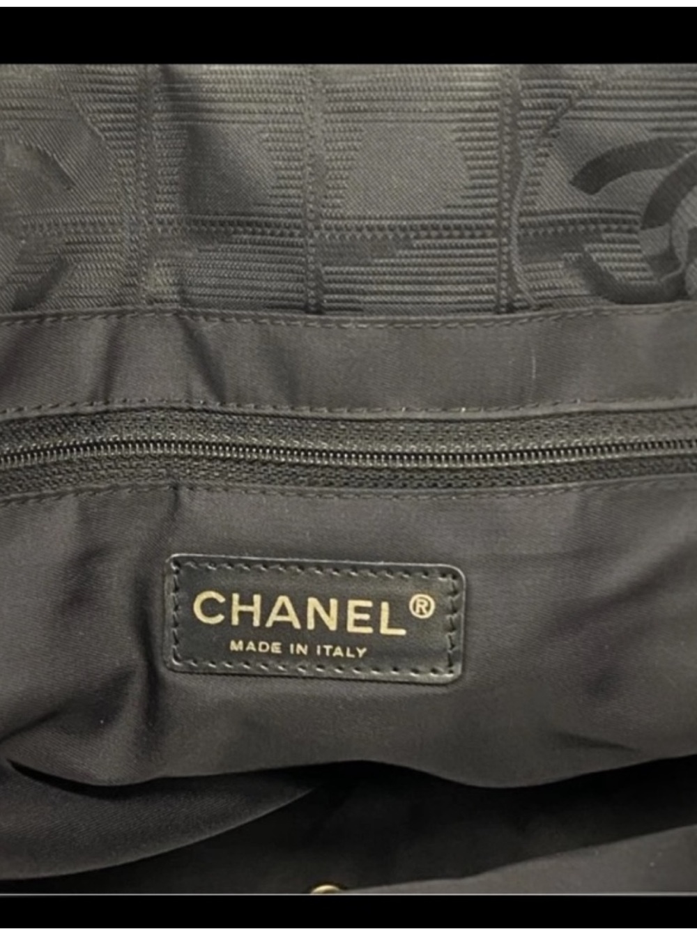 CHANEL Vintage Travel Line Tote MM
Blk nylon/Jacquard w/Leather Handles (03/04) - Picture 7 of 10